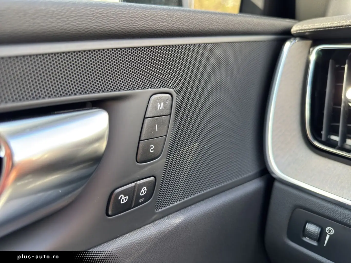 VOLVO XC60 B4 Diesel AWD Inscription AHK-klappbar Navi