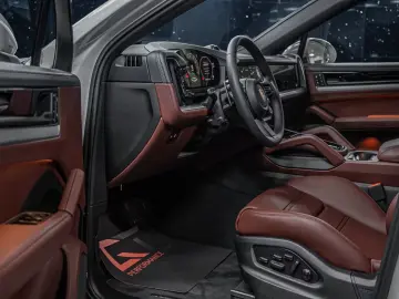 Porsche Cayenne E-Hyb Coupé 2025 Club SportDesign