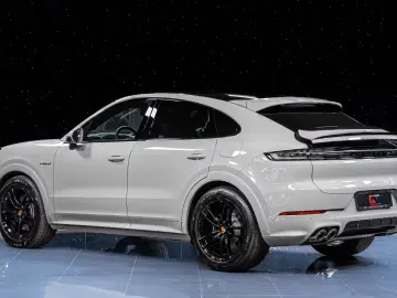 Porsche Cayenne E-Hyb Coupé 2025 Club SportDesign