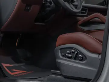 Porsche Cayenne E-Hyb Coupé 2025 Club SportDesign