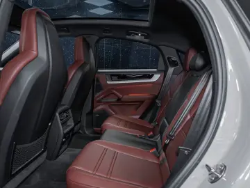 Porsche Cayenne E-Hyb Coupé 2025 Club SportDesign