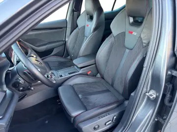 SKODA Octavia RS DCC Colum 19  AHK ACC Matrix el. Sitz