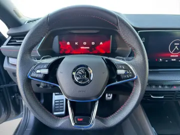 SKODA Octavia RS DCC Colum 19  AHK ACC Matrix el. Sitz