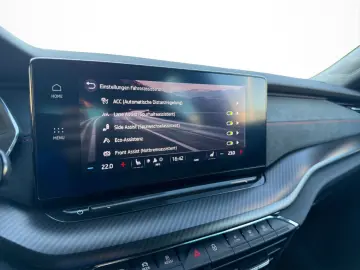 SKODA Octavia RS DCC Colum 19  AHK ACC Matrix el. Sitz