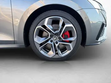 SKODA Octavia RS DCC Colum 19  AHK ACC Matrix el. Sitz