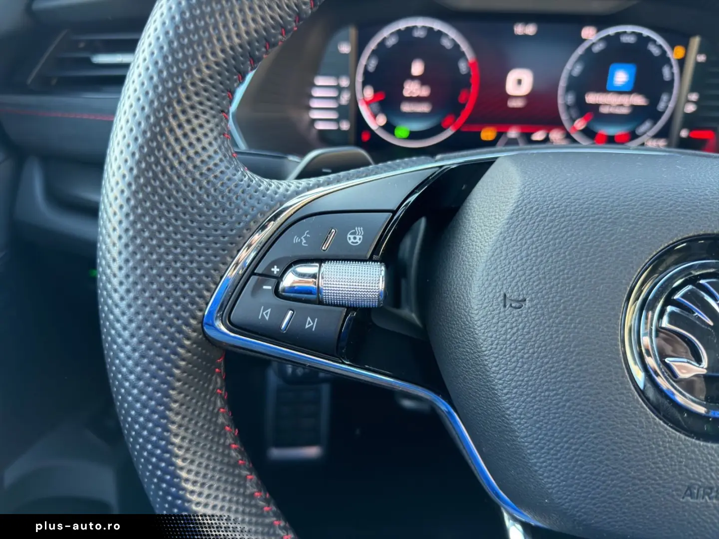 SKODA Octavia RS DCC Colum 19  AHK ACC Matrix el. Sitz