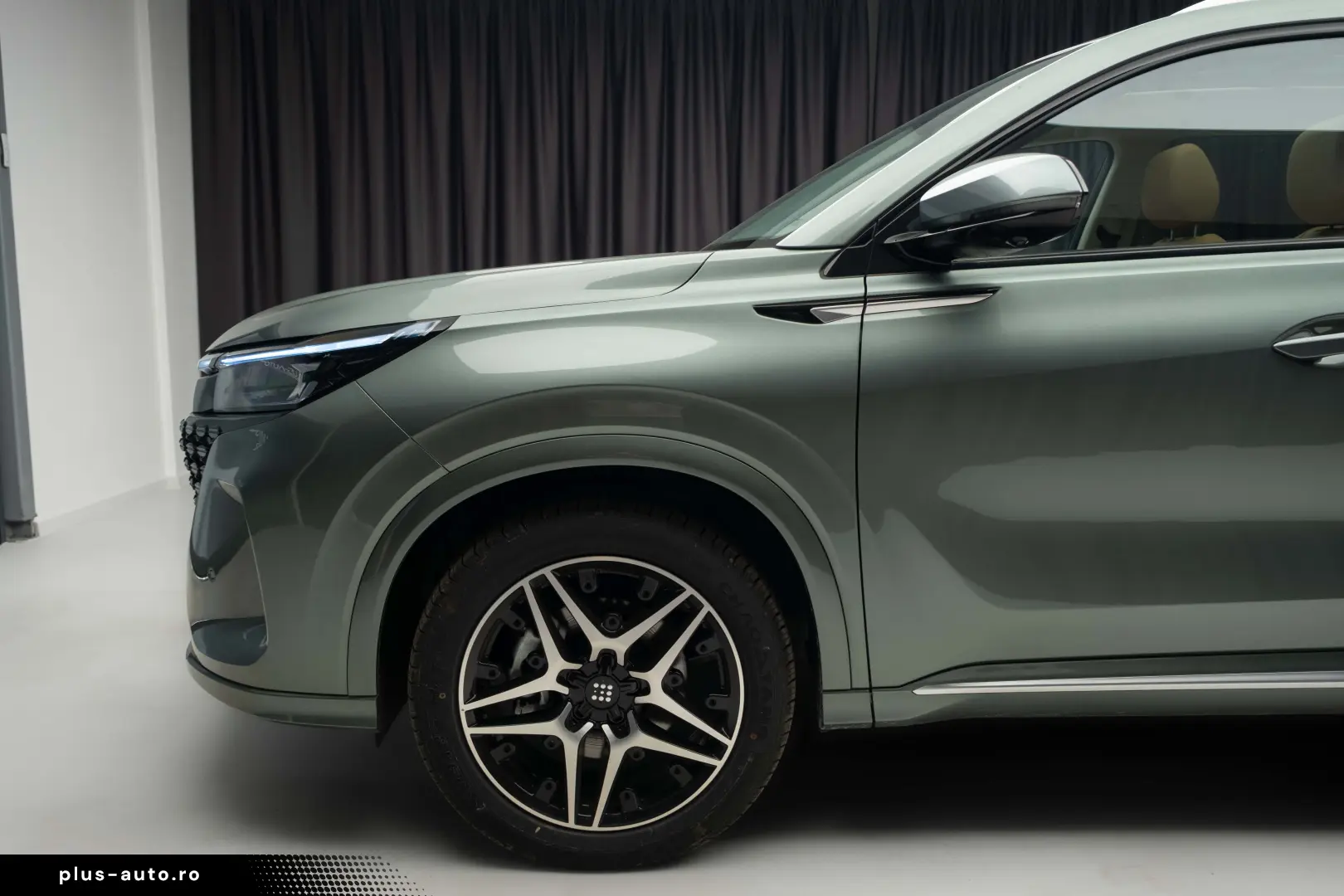 DFSK E5 LUXURY Hybrid Plug-In 7 locuri