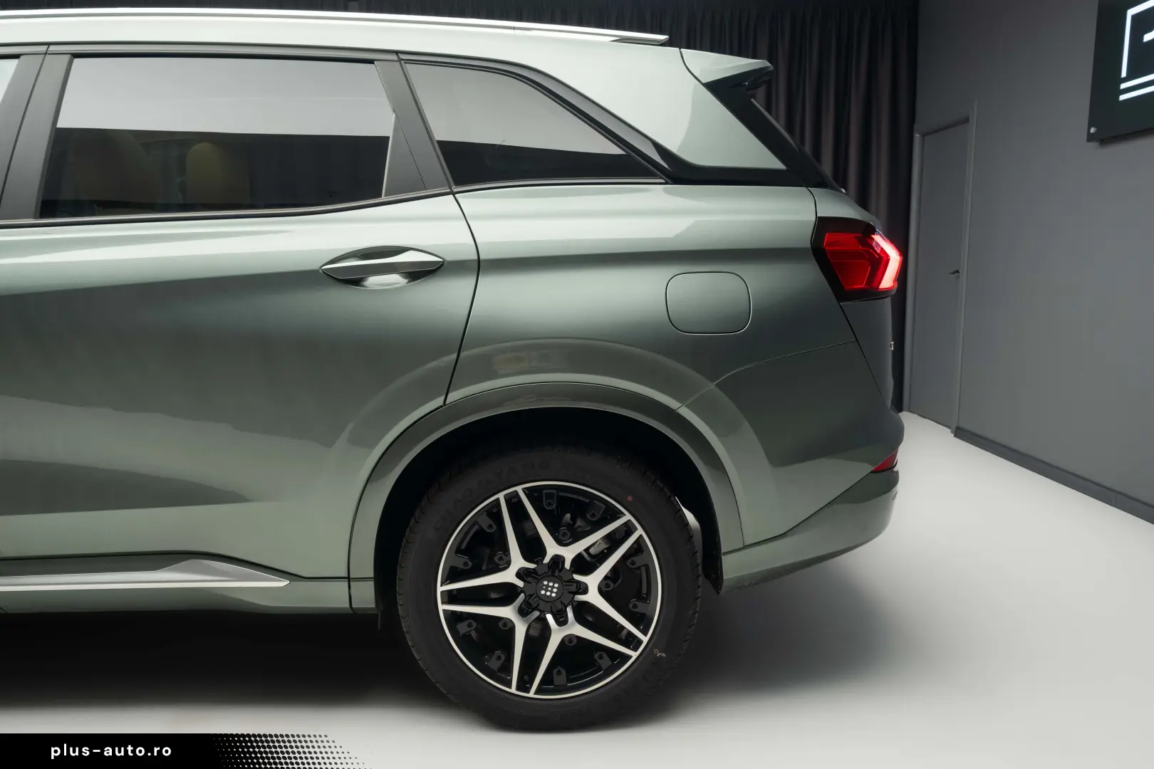 DFSK E5 LUXURY Hybrid Plug-In 7 locuri