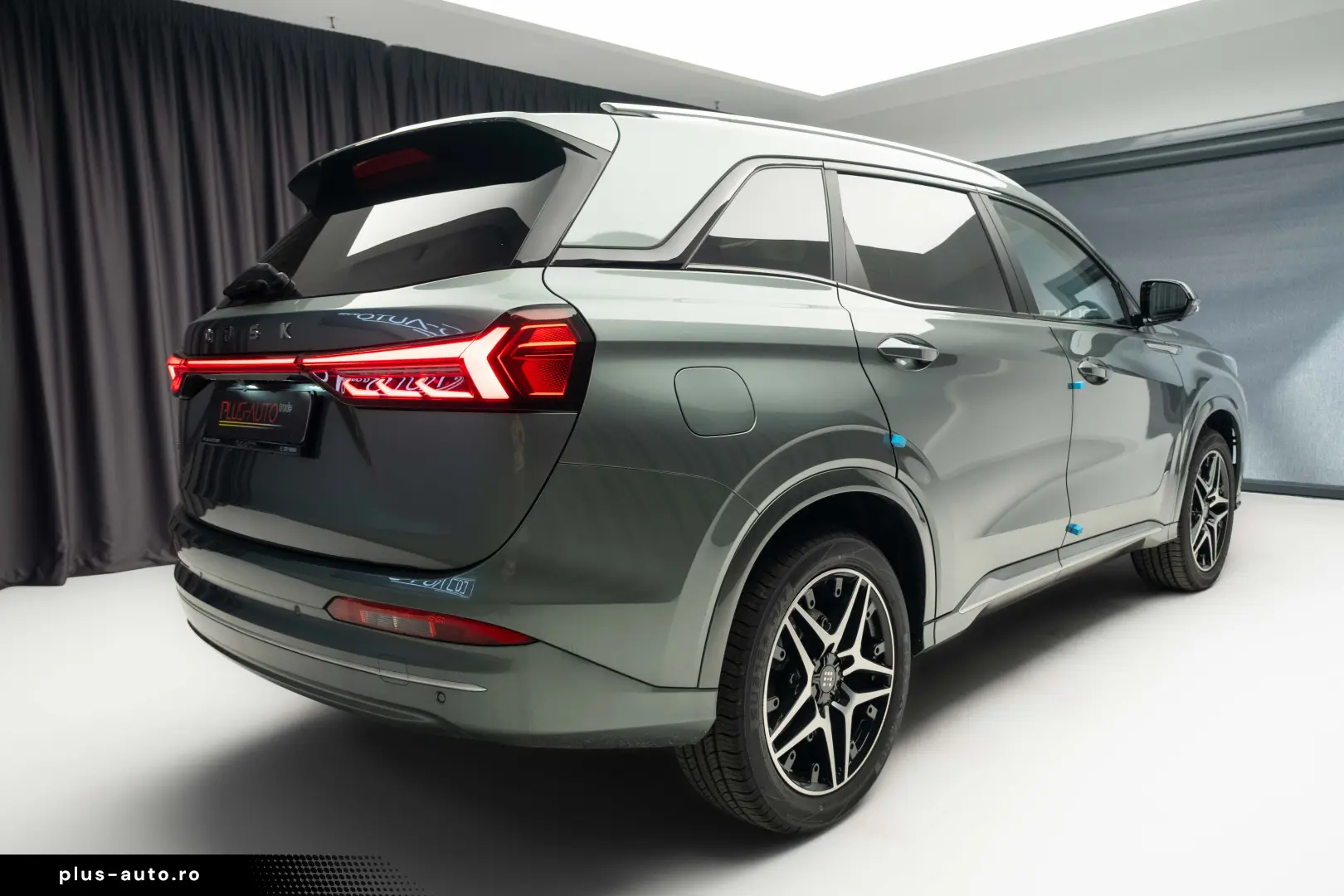 DFSK E5 LUXURY Hybrid Plug-In 7 locuri