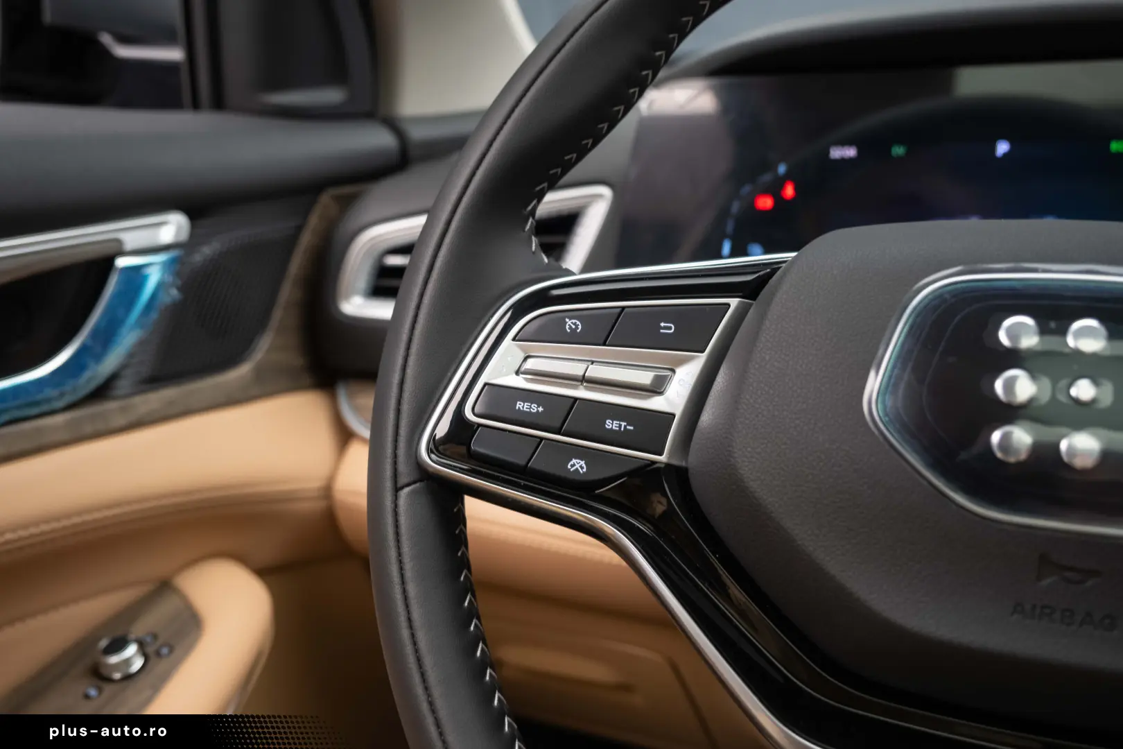 DFSK E5 LUXURY Hybrid Plug-In 7 locuri