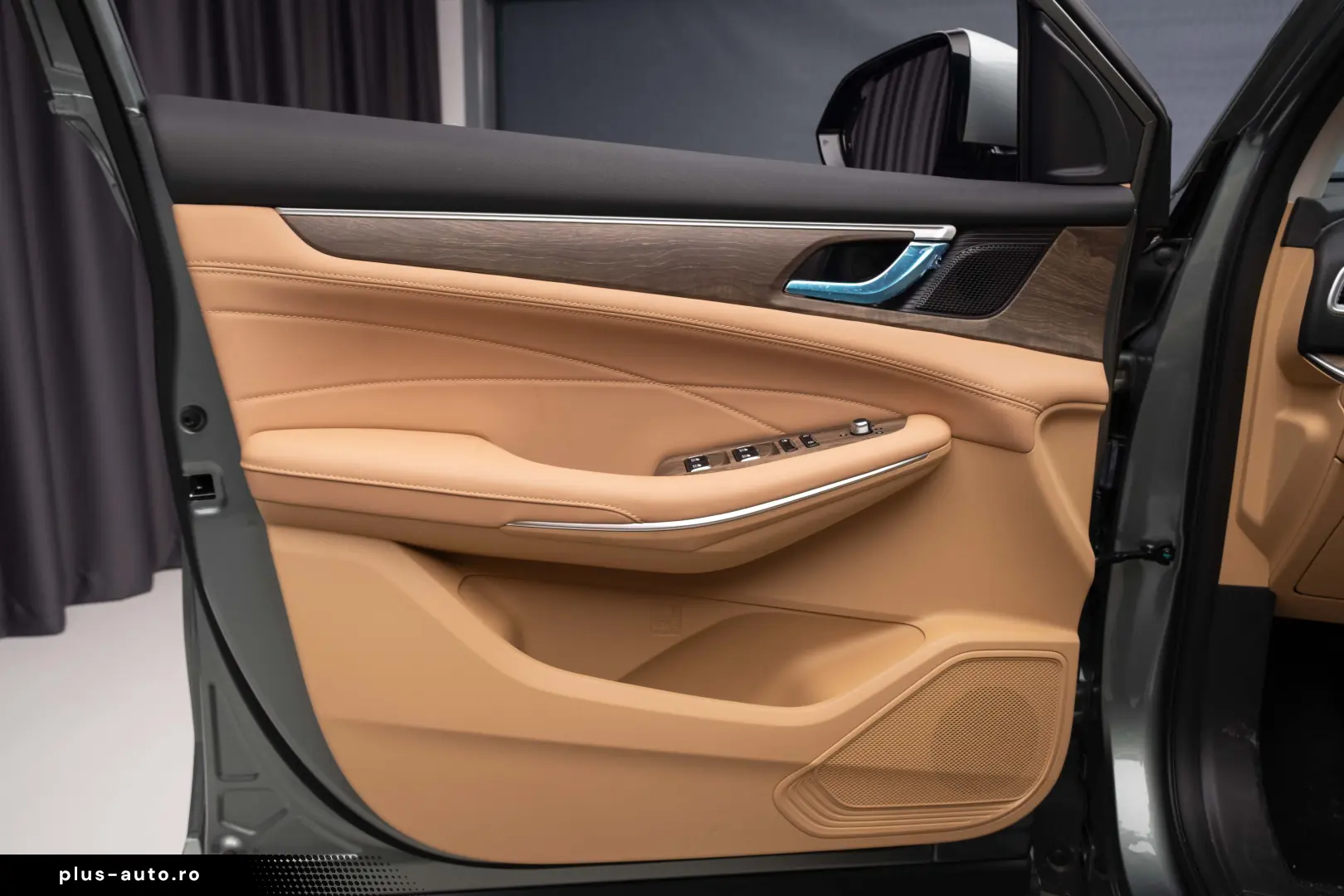 DFSK E5 LUXURY Hybrid Plug-In 7 locuri