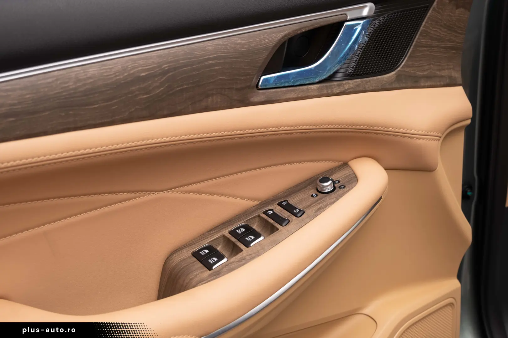 DFSK E5 LUXURY Hybrid Plug-In 7 locuri