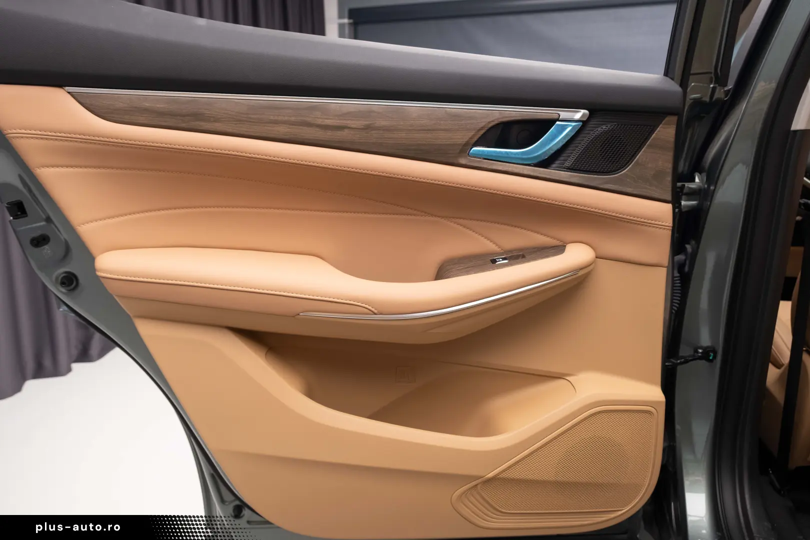 DFSK E5 LUXURY Hybrid Plug-In 7 locuri