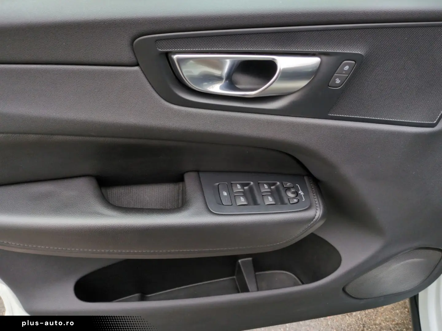 VOLVO XC60 B4 (Diesel) Momentum Pro AWD Automatik Navi