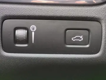 VOLVO XC60 B4 (Diesel) Momentum Pro AWD Automatik Navi