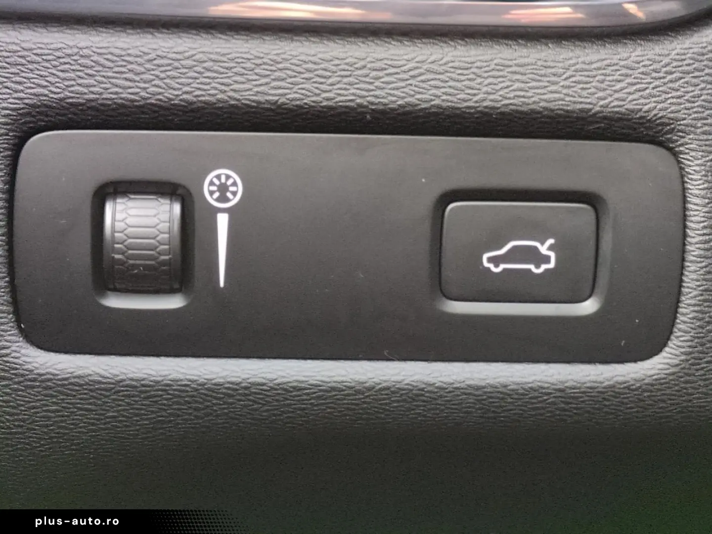 VOLVO XC60 B4 (Diesel) Momentum Pro AWD Automatik Navi