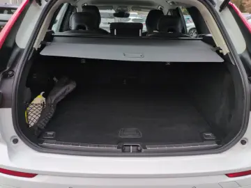 VOLVO XC60 B4 (Diesel) Momentum Pro AWD Automatik Navi