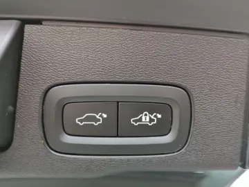 VOLVO XC60 B4 (Diesel) Momentum Pro AWD Automatik Navi