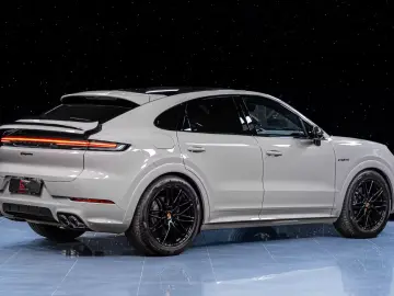 Porsche Cayenne E-Hyb Coupé BLACK EDITION