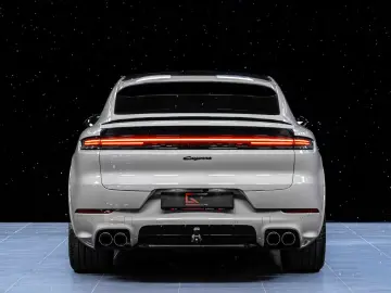 Porsche Cayenne E-Hyb Coupé BLACK EDITION