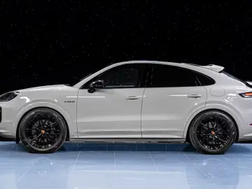Porsche Cayenne E-Hyb Coupé BLACK EDITION