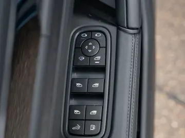 Porsche Cayenne E-Hybrid Coupe Black Edition HA