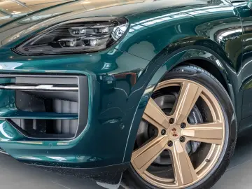 Porsche Cayenne E-Hybrid Coupe Black Edition PTS