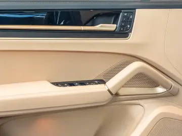 Porsche Cayenne E-Hybrid Coupe Black Edition PTS