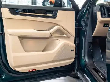 Porsche Cayenne E-Hybrid Coupe Black Edition PTS