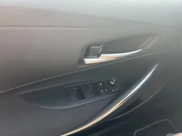 Toyota Corolla 1.8 Hybrid Business Edition