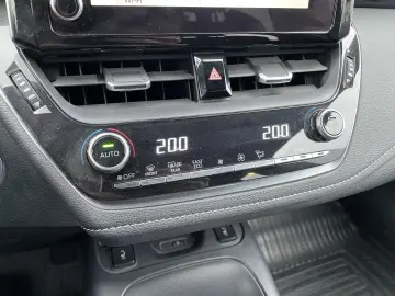 Toyota Corolla Touring Sports 1.8 Dynamic e-CVT Busines