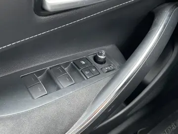 Toyota Corolla Touring Sports 1.8 Dynamic e-CVT Busines