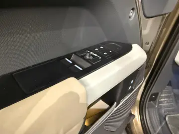 Land Rover Defender 90 2024 3.0 benzina 400CP GARANTIE