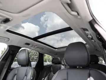 VOLVO XC60 Inscription Recharge Plug-In Hybrid AWD T8