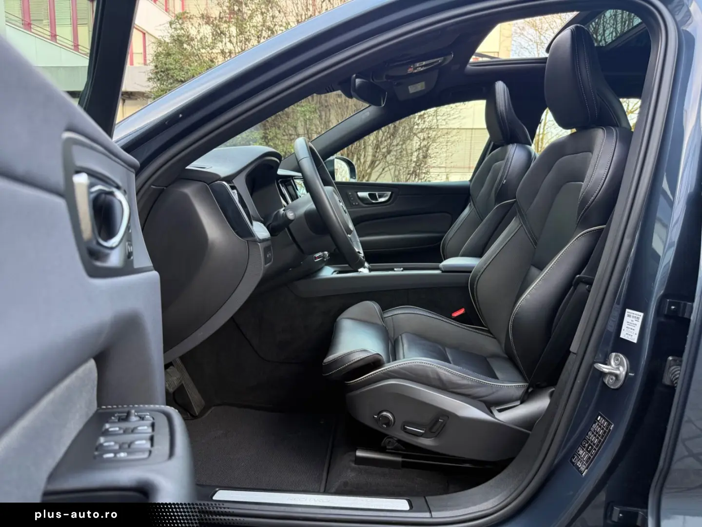 VOLVO XC60 T8 R Design AWD Pano 360  Standheizung