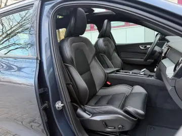 VOLVO XC60 T8 R Design AWD Pano 360  Standheizung