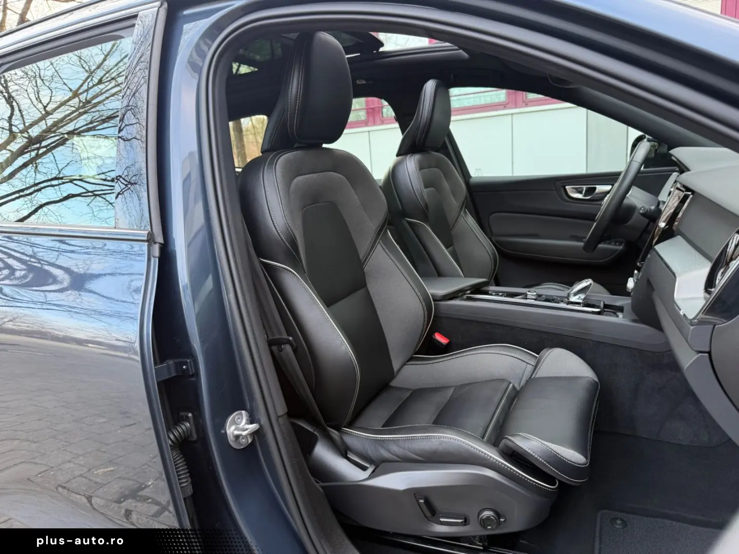 VOLVO XC60 T8 R Design AWD Pano 360  Standheizung