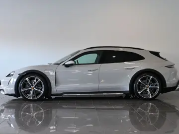 PORSCHE Taycan 4 Cross Turismo Pano ACC PASM PDLS  21