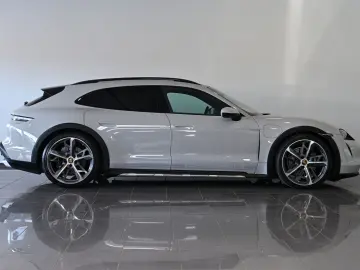 PORSCHE Taycan 4 Cross Turismo Pano ACC PASM PDLS  21