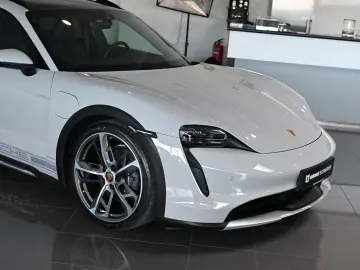 PORSCHE Taycan 4 Cross Turismo Pano ACC PASM PDLS  21