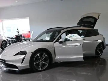 PORSCHE Taycan 4 Cross Turismo Pano ACC PASM PDLS  21