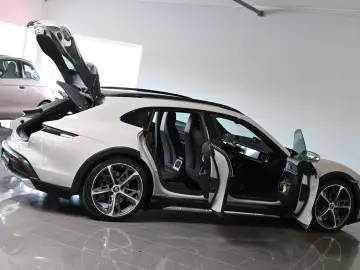 PORSCHE Taycan 4 Cross Turismo Pano ACC PASM PDLS  21