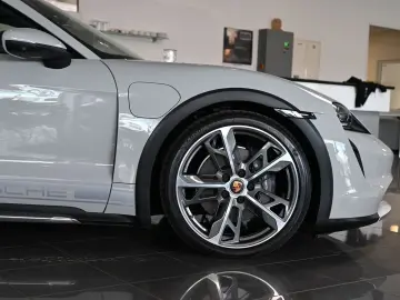 PORSCHE Taycan 4 Cross Turismo Pano ACC PASM PDLS  21