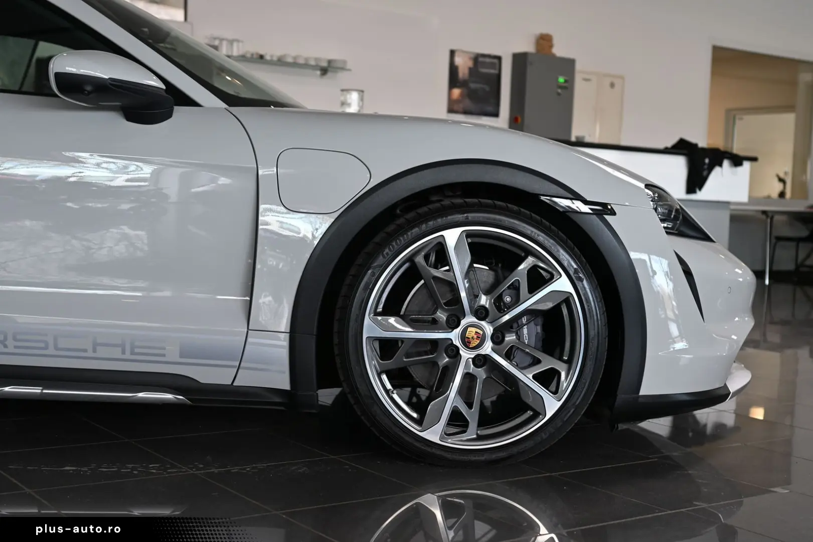 PORSCHE Taycan 4 Cross Turismo Pano ACC PASM PDLS  21