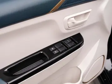 SWM G03F EDI PLUG-IN HYBRID 7 locuri