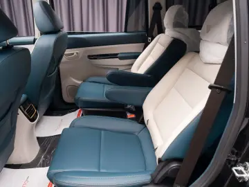 SWM G03F EDI PLUG-IN HYBRID 7 locuri