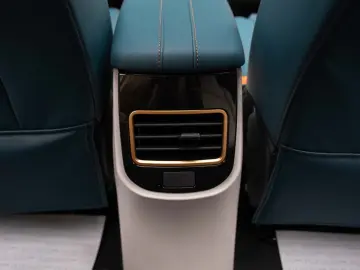 SWM G03F EDI PLUG-IN HYBRID 7 locuri