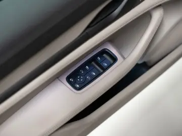 PORSCHE Taycan 4S Cross Turismo 14 Wege Sitze HUD BOSE