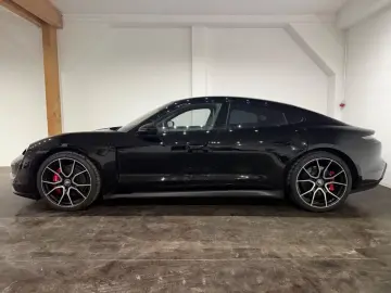 PORSCHE Taycan 4 S Massage Bose Head Up Display