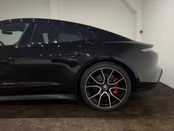 PORSCHE Taycan 4 S Massage Bose Head Up Display